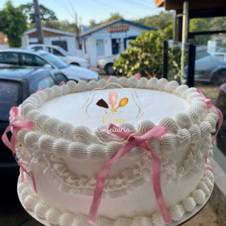 Bolo de Morango com Creme de Nata e Brigadeiro