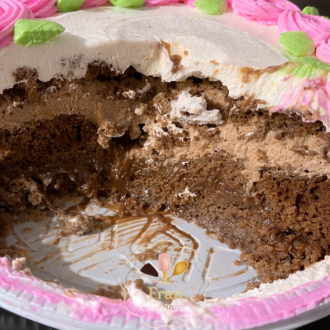 Bolo de brigadeiro com nata