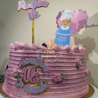 Bolo de brigadeiro com morango